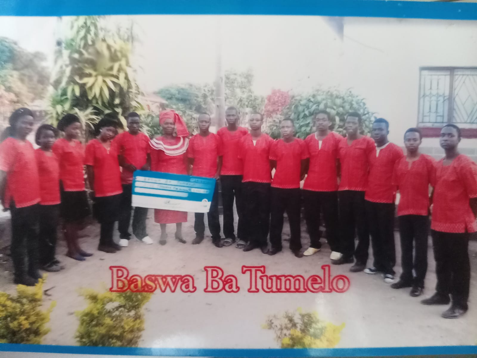 NOMAGOM choir receiving an award